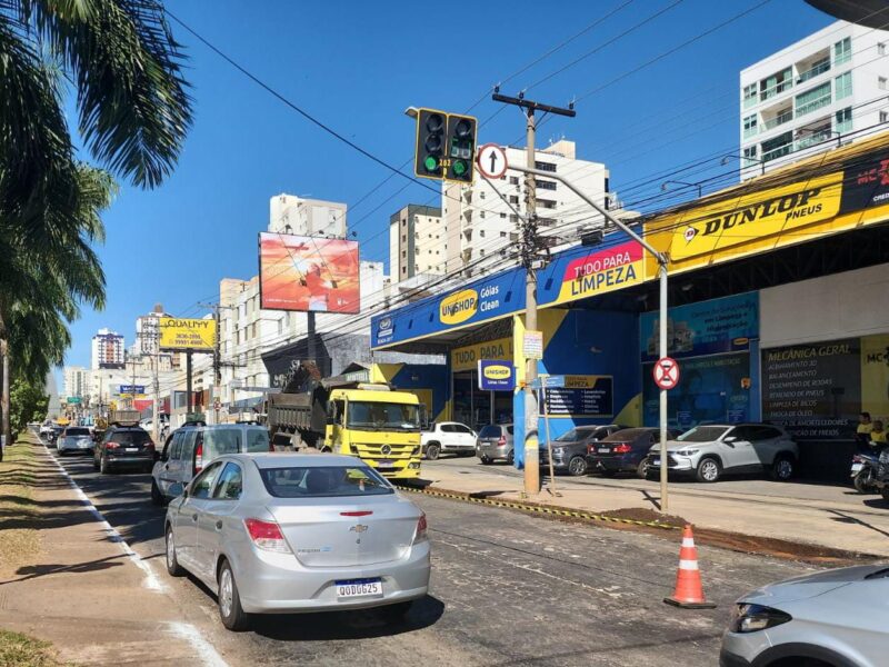 trânsito na Avenida 85 durante obras de requalificação asfáltica. Foto: Seinfra