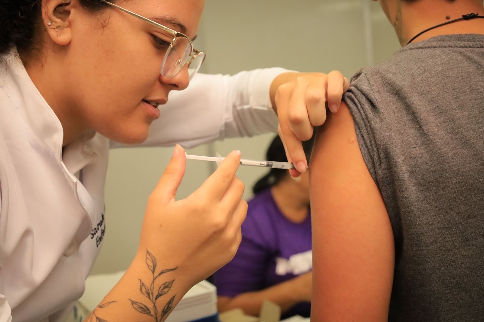 Vacinação contra a dengue. Foto: SMS Goiânia