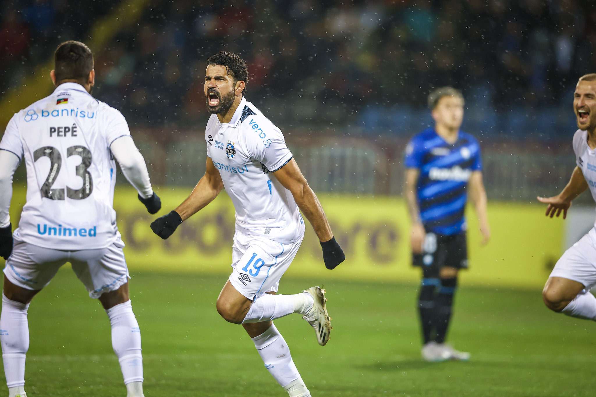 Grêmio vence Huachipato e garante classificação para as oitavas de final da Copa Libertadores