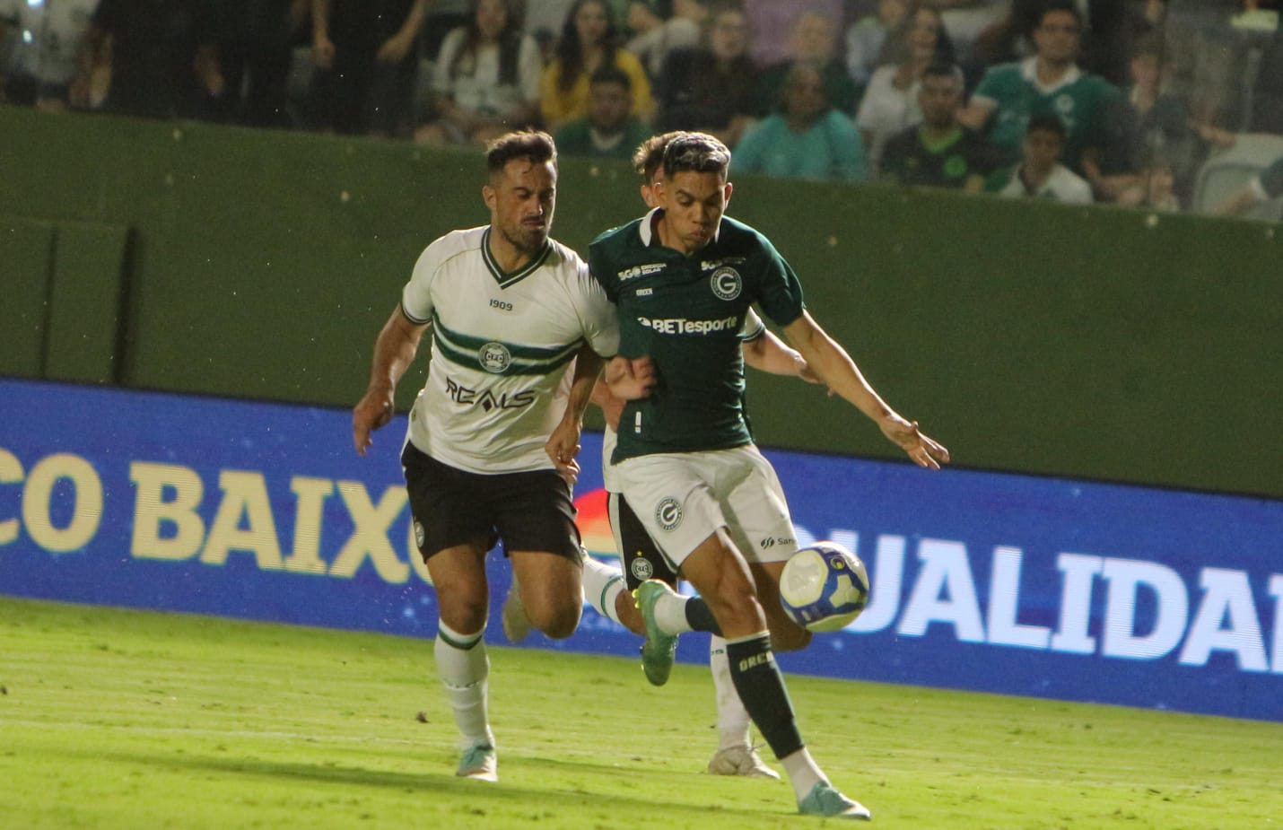 Goiás empata com Coritiba em primeiro tropeço em casa no Campeonato Brasileiro Série B