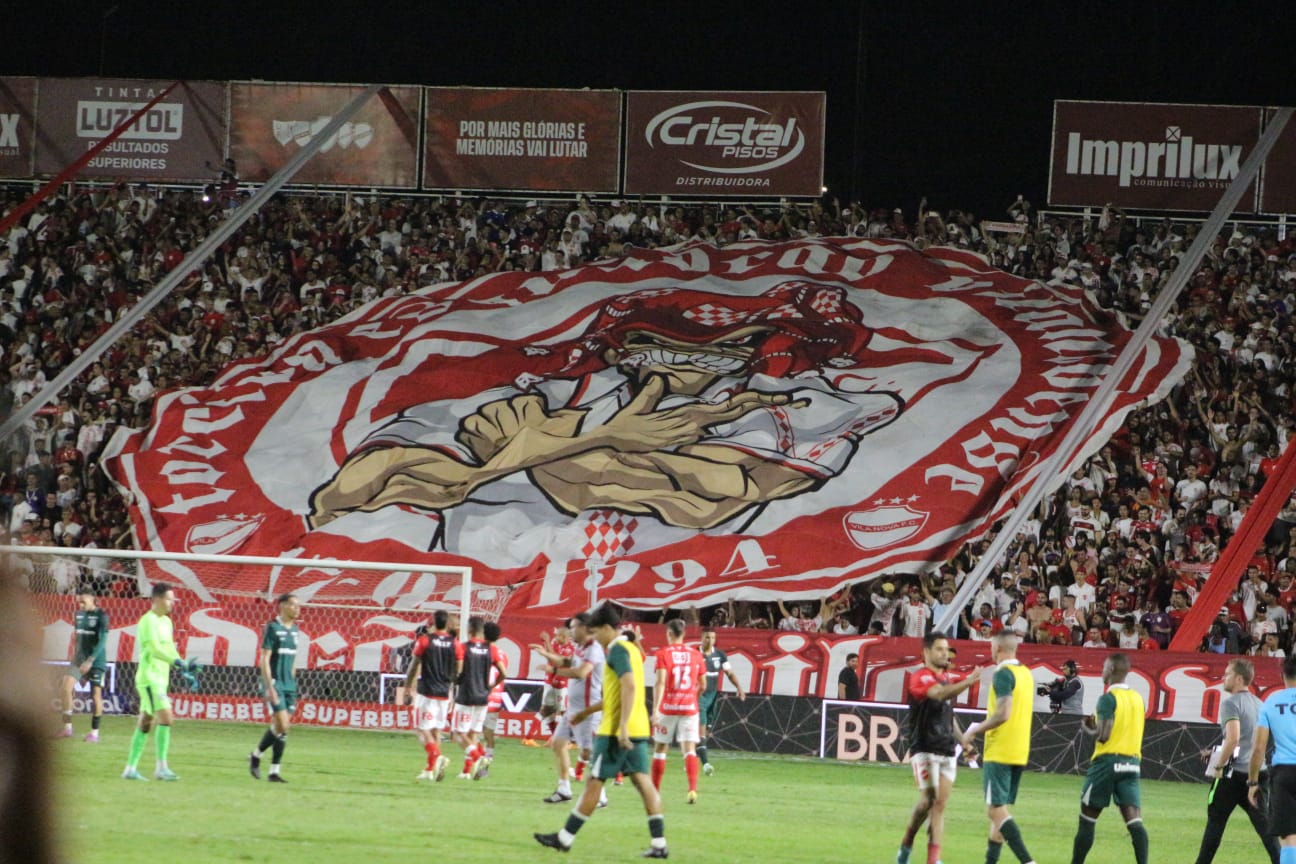 Zagueiro do Goiás diz que foi vítima de ato racista em clássico contra o Vila Nova