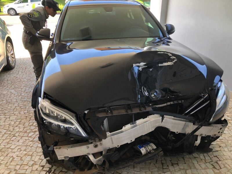 Mercedes do acidente que matou vigilante na GO-020. Foto: Reprodução/DICT