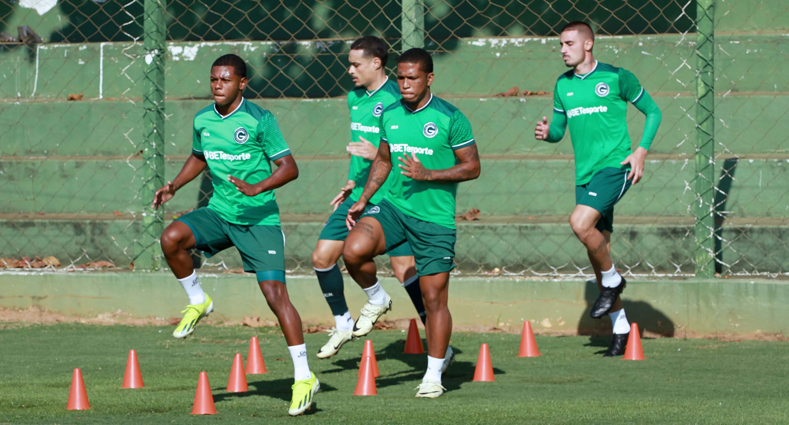 Guarani x Goiás: Onde assistir ao vivo o jogo pelo Campeonato Brasileiro da Série B?