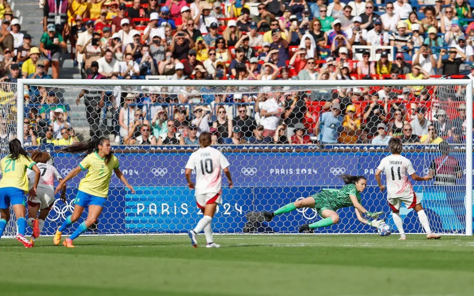 Brasil sofre virada do Japão nos últimos minutos e perde a primeira no futebol feminino em Paris