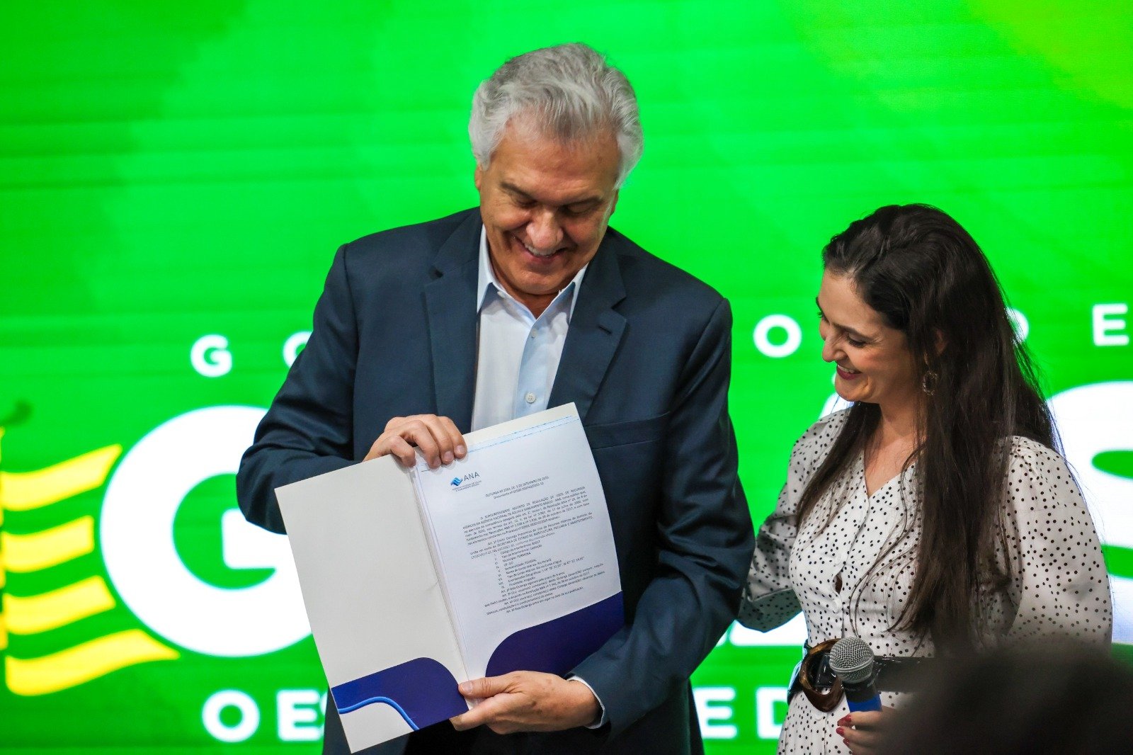 Ronaldo Caiado entrega títulos de terras a produtores do nordeste goiano. Foto: Cristiano Borges