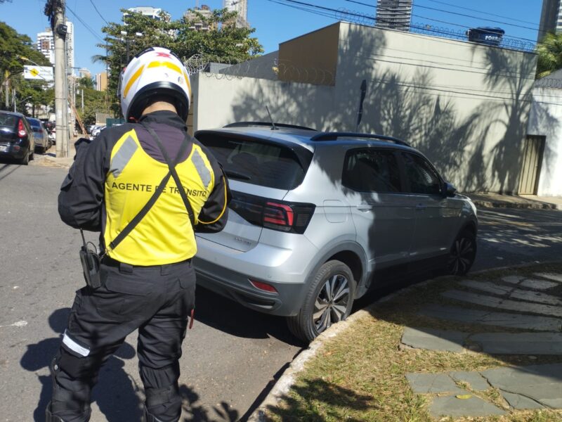 multa por estacionamento na esquina. Foto: Mobilidade