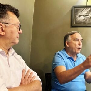 Empresário Sandro Mabel em reunião com jornalistas em julho de 2024