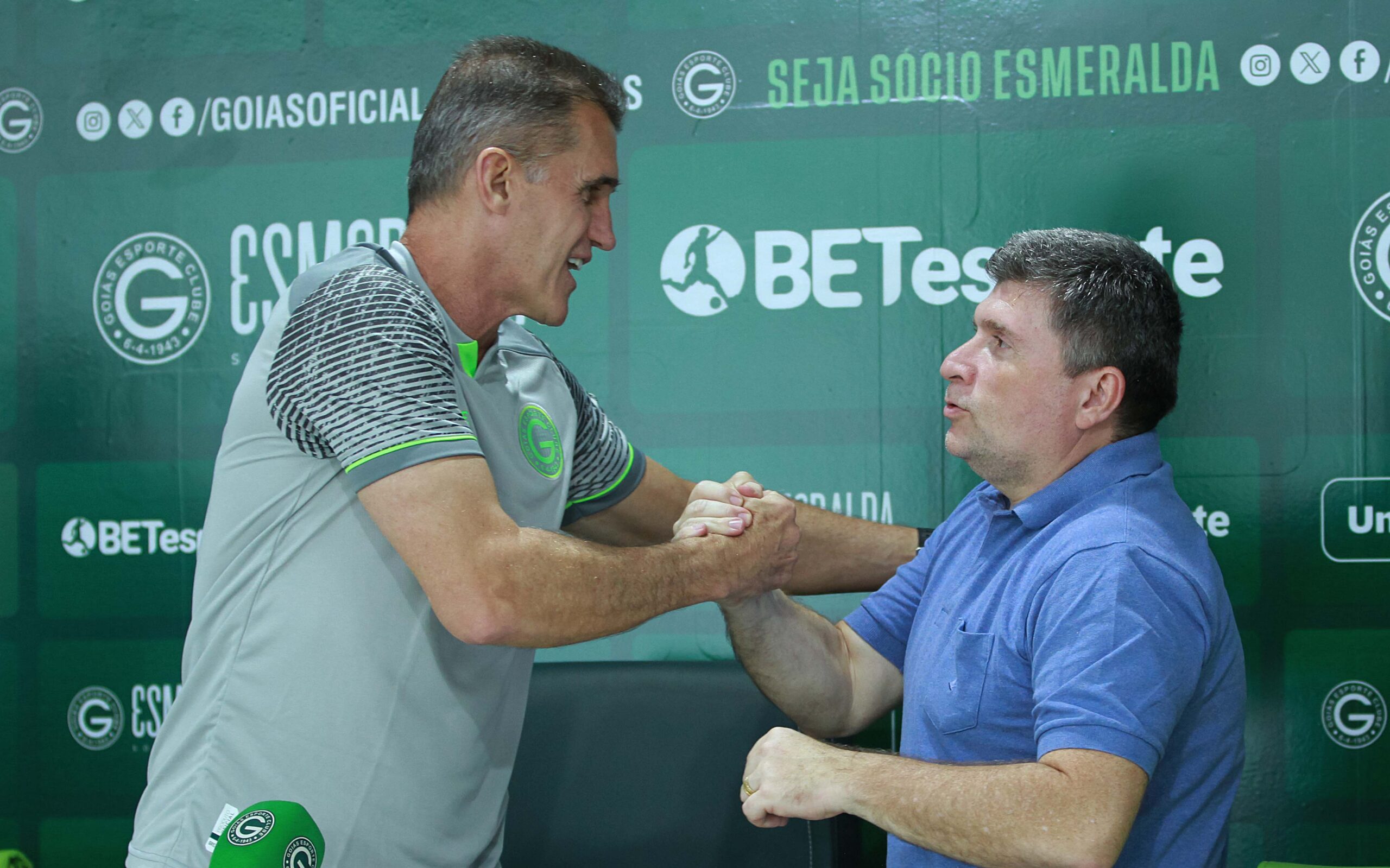 Vagner Mancini é apresentado ao Goiás, fala sobre reforços e destaca seu estilo de jogo ofensivo