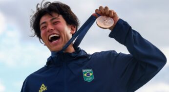 Skates, malabares e uma medalha olímpica: Augusto Akio conquista o bronze do skate park em Paris