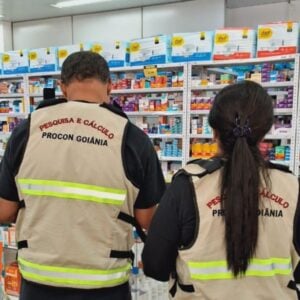 Pesquisa de preço em farmácias. Foto: Tânia Magalhães/Procon Goiânia