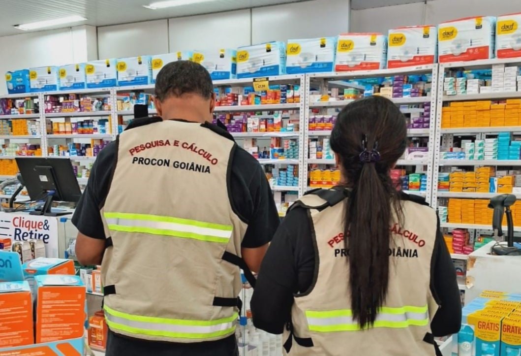 Pesquisa de preço em farmácias. Foto: Tânia Magalhães/Procon Goiânia