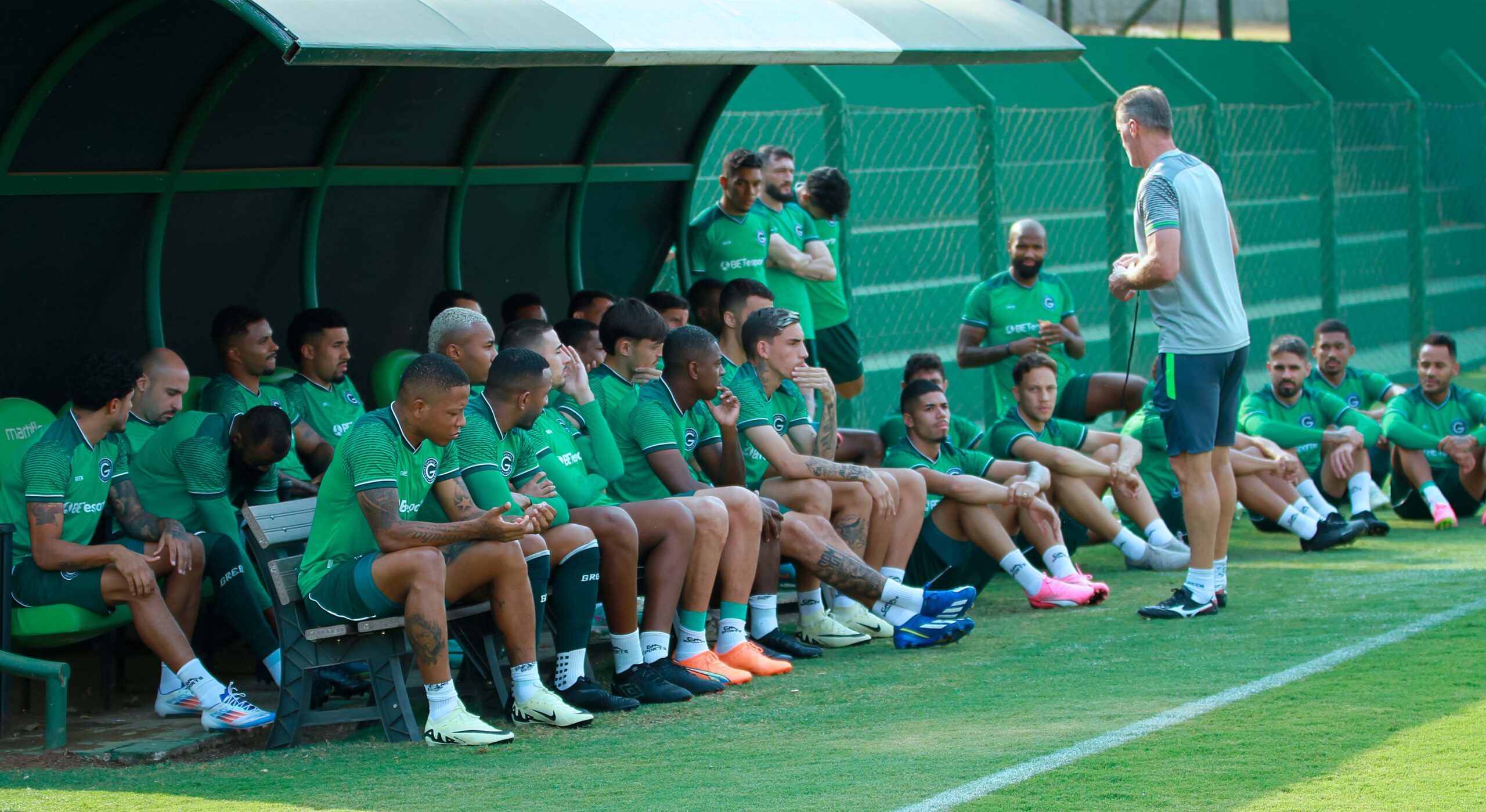 Goiás x Avaí: Onde assistir ao vivo o jogo pelo Campeonato Brasileiro Série B