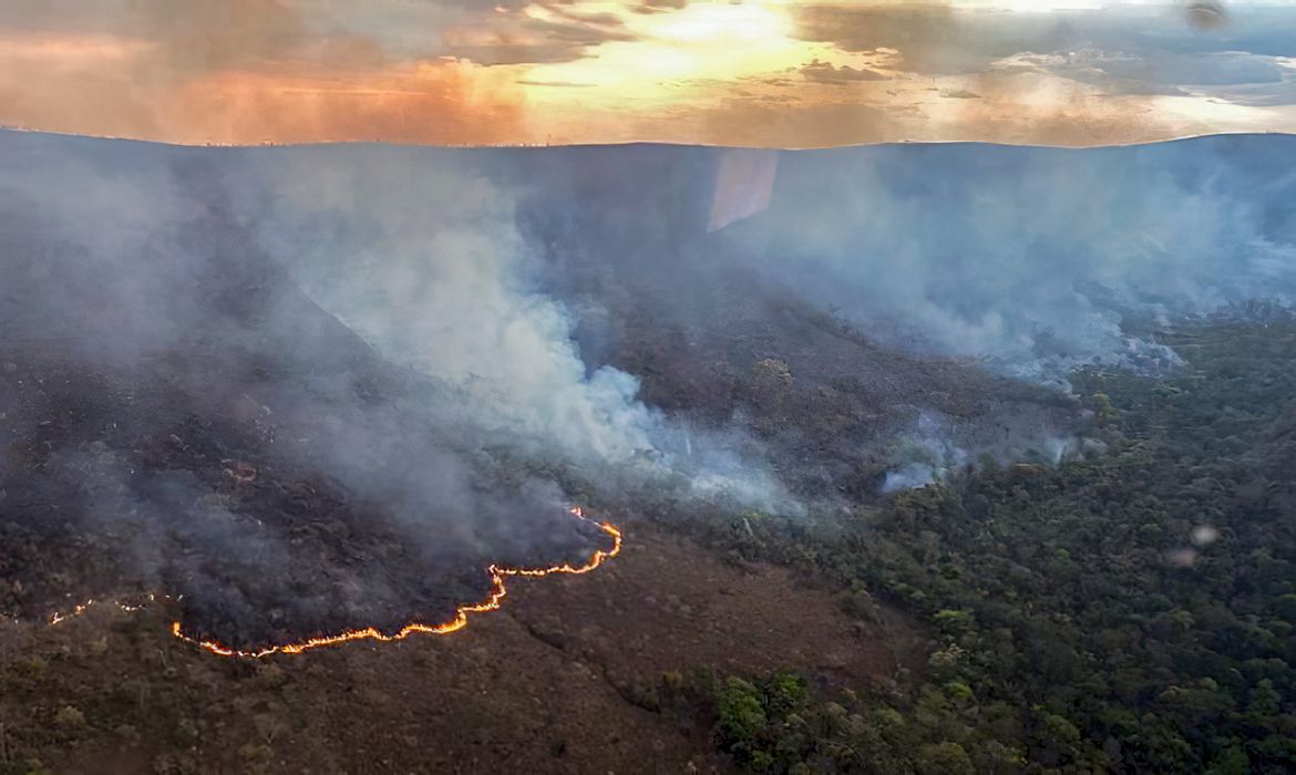 Incêndio destruiu 10 mil hectares do Parque da Chapada dos Veadeiros