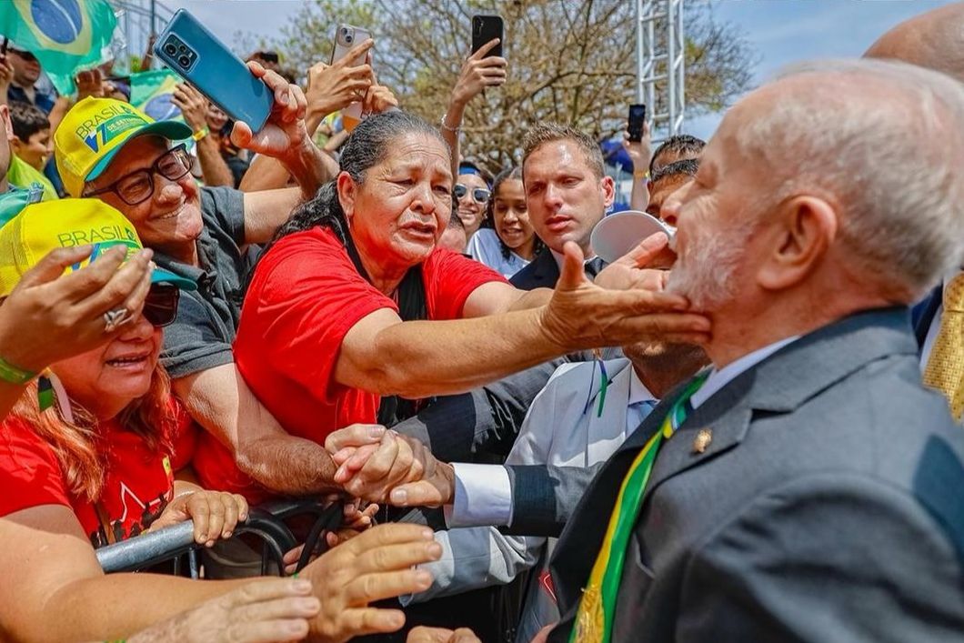 Lula é chamado de “pai dos pobres”, por apoiadores, em evento de 7 de setembro