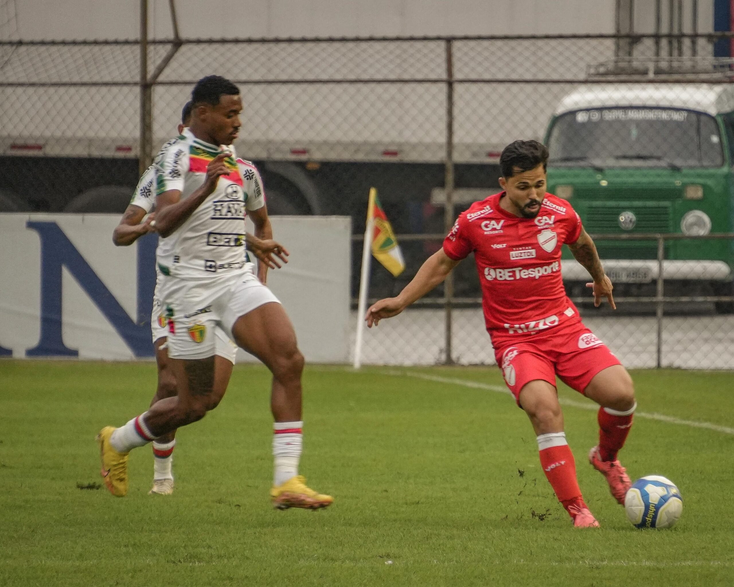 Derrotado pelo Brusque, Vila Nova deixa o G-4 no Campeonato Brasileiro da Série B