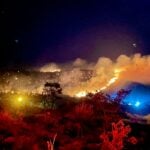 Bombeiros seguem monitorando focos de incêndio na Serra das Areias, em Aparecida