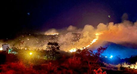 Bombeiros seguem monitorando focos de incêndio na Serra das Areias, em Aparecida