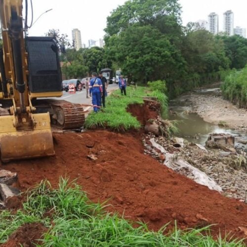 Seinfra recupera trecho da Marginal Botafogo afetado por fortes chuvas. Foto: Seinfra