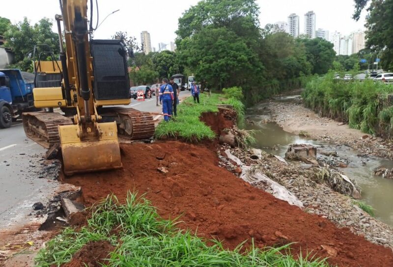 Seinfra recupera trecho da Marginal Botafogo afetado por fortes chuvas. Foto: Seinfra