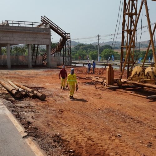 Obras do viaduto Portal da Fé em Trindade. Foto: Goinfra