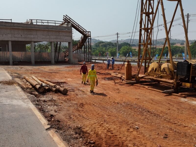 Obras do viaduto Portal da Fé em Trindade. Foto: Goinfra