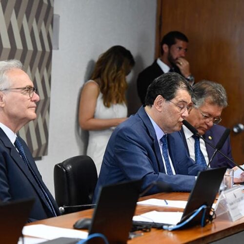 Renan Calheiros e Eduardo Braga em reuniao da CCJ. Foto: Roque de Sá/Agencia Senado