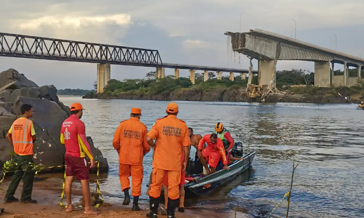 Desabamento da ponte no Rio Tocantins. Foto: Corpo de Bombeiros Militar do Tocantins