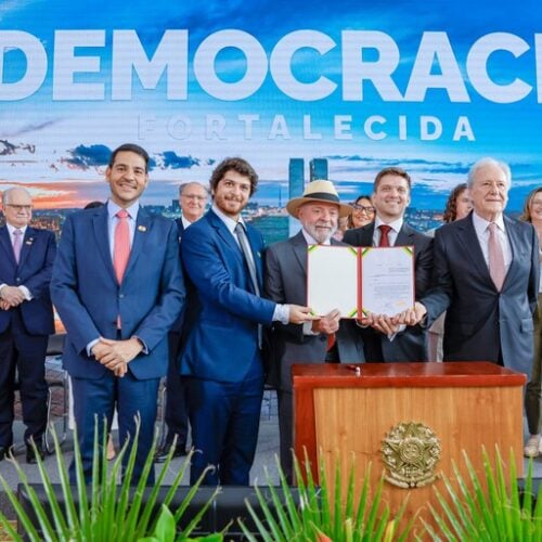 Lula assina decreto do premio Eunice Paiva de defesa da democracia. Foto: Ricardo Stuckert