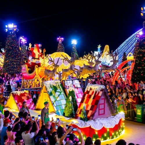 Desfile com a chegada do Papai Noel no Natal do Bem 2024. Foto: Diego Canedo