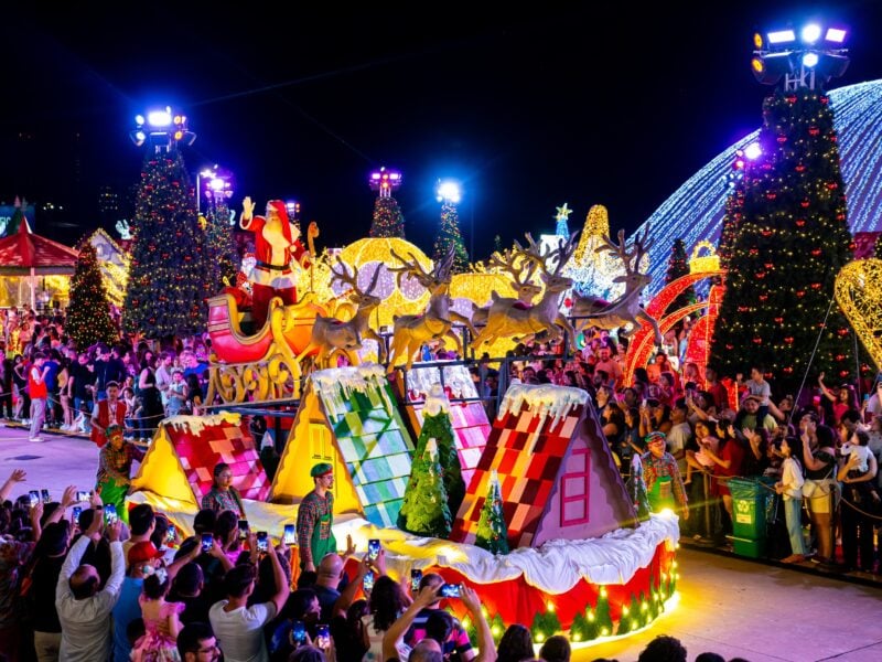 Desfile com a chegada do Papai Noel no Natal do Bem 2024. Foto: Diego Canedo