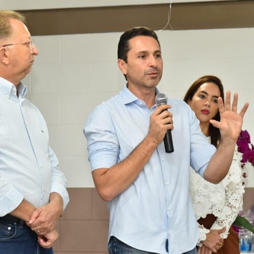 Leandro Vilela e João Campos se reúnem com gestores da educação. Foto: Rodrigo Estrela