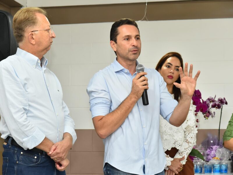 Leandro Vilela e João Campos se reúnem com gestores da educação. Foto: Rodrigo Estrela