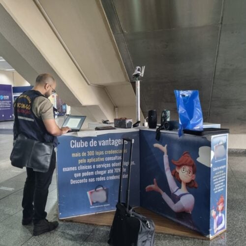 Quiosque de clube de vantagens no Aeroporto de Goiania é interditado pelo Procon. Foto: Procon Goiás